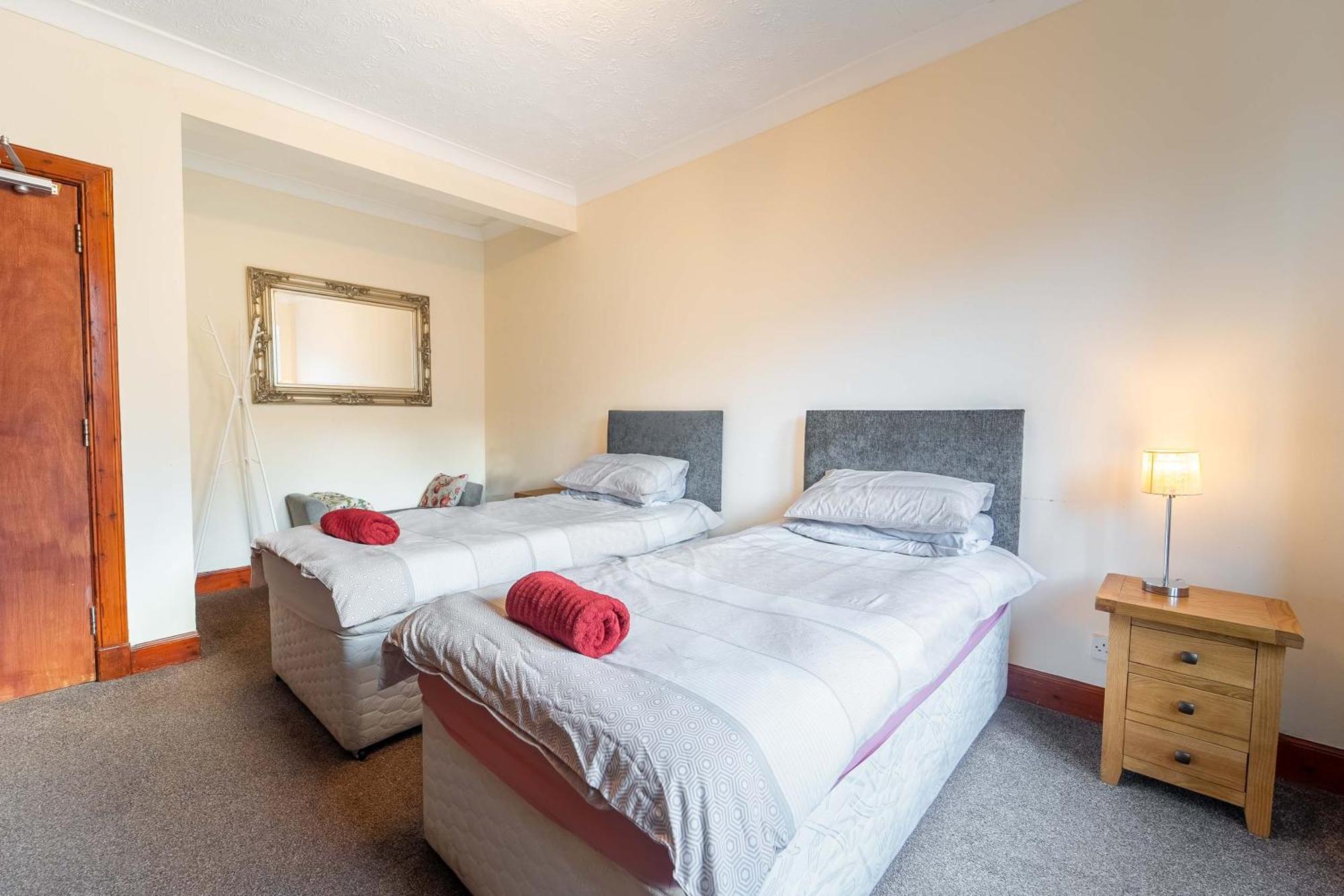 Prime Location Rooms In High Street Fort William Exterior foto